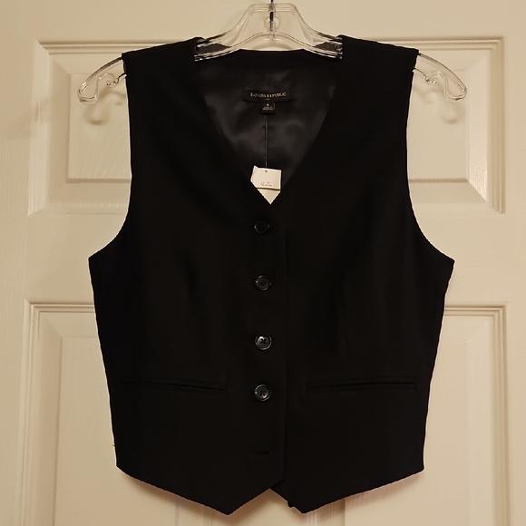 Banana Republic Jackets & Blazers - Banana Republic Black Women's Vest